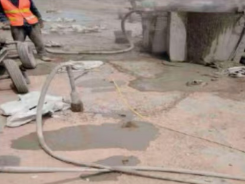 雨湖水泥混凝土路面板底注浆技术 路面脱空注浆整治方案