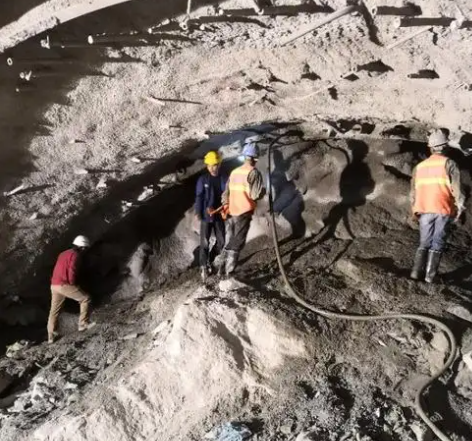 雨湖拱顶带模注浆料的施工流程及注意事项